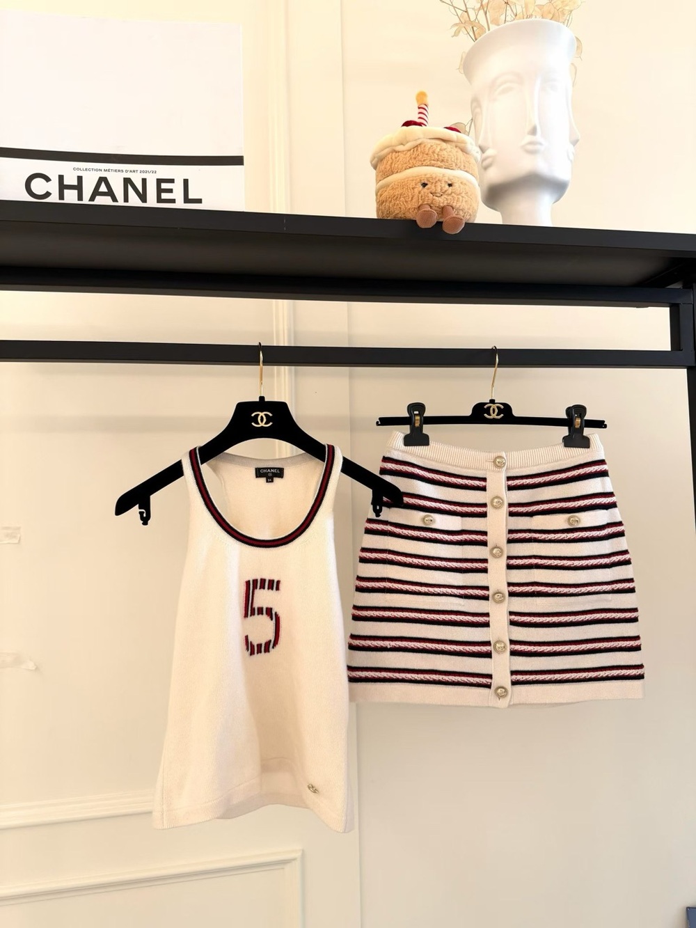 🚩steal CHANEL White Knit Mini Skirt with Navy & Burgundy Stripes
